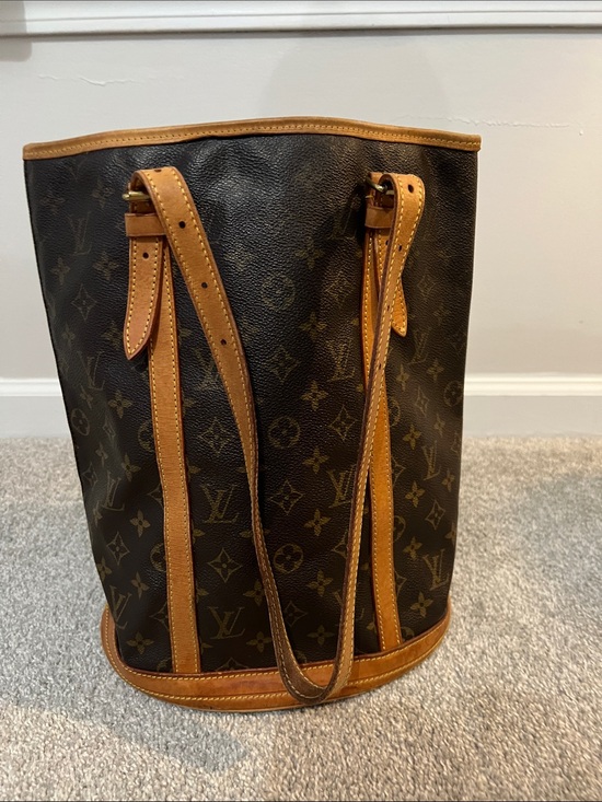 Louis Vuitton Handbags - Louis Vuitton Monogram Canvas Bucket Tote with Tan Leather Trim